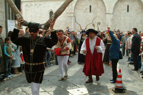 Festa dei cornuti: celebrando la infidelidad
