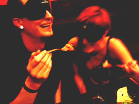 Dans Le Noir: comer en la oscuridad