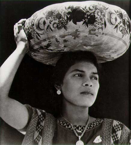 La musa reexaminada: Tina Modotti  La musa reexaminada: Tina Modotti