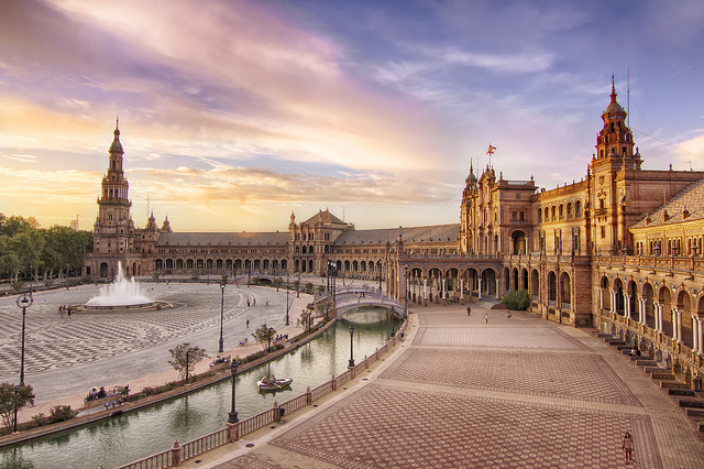 Todos los detalles de la Plaza España de Sevilla